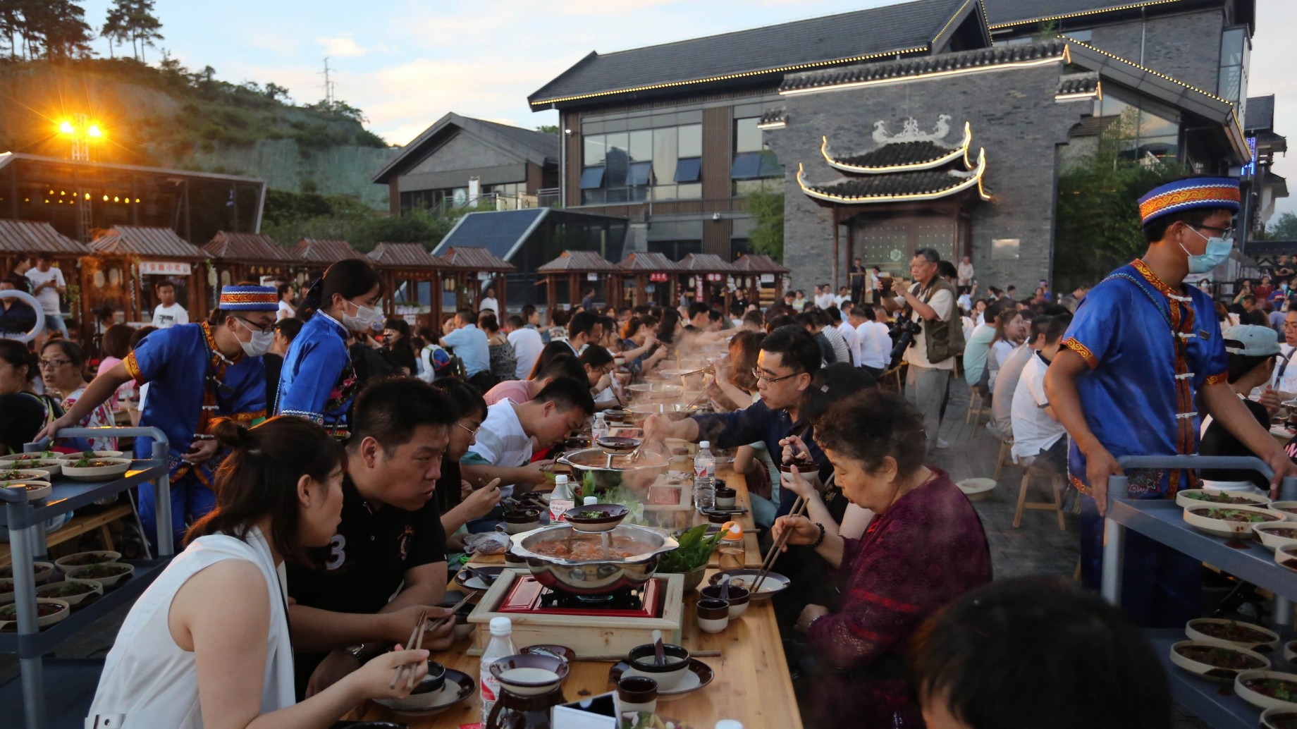 Para frenar el desperdicio de alimentos, China cambia una antigua y extraña costumbre