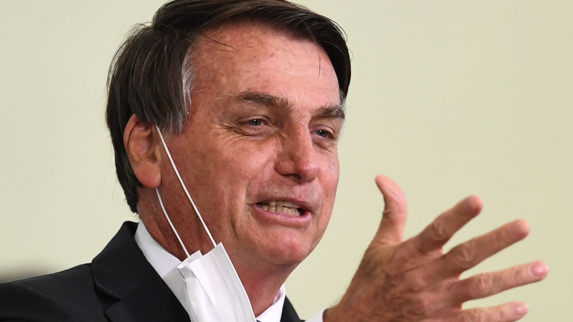 Jair Bolsonaro dice que no puede "matar ese cáncer" que son las ONG