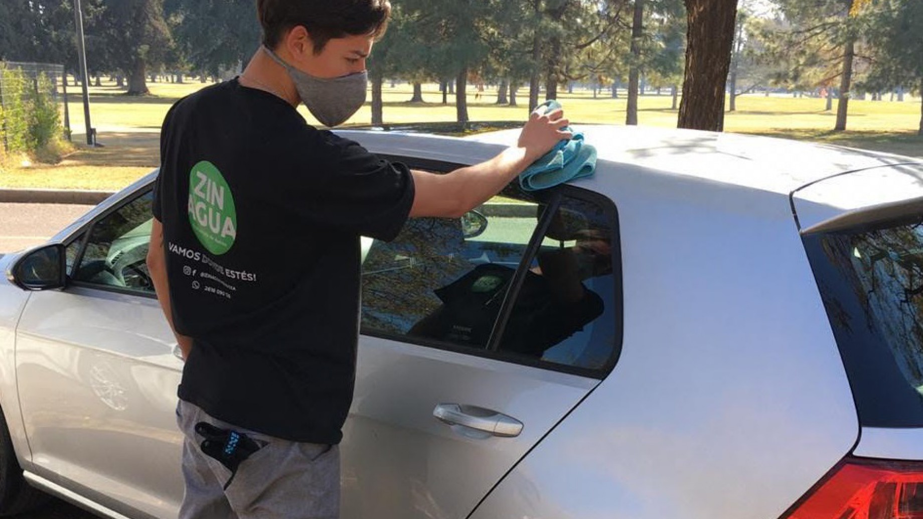Zinagua Mendoza: el primer servicio de limpieza de autos que no usa agua