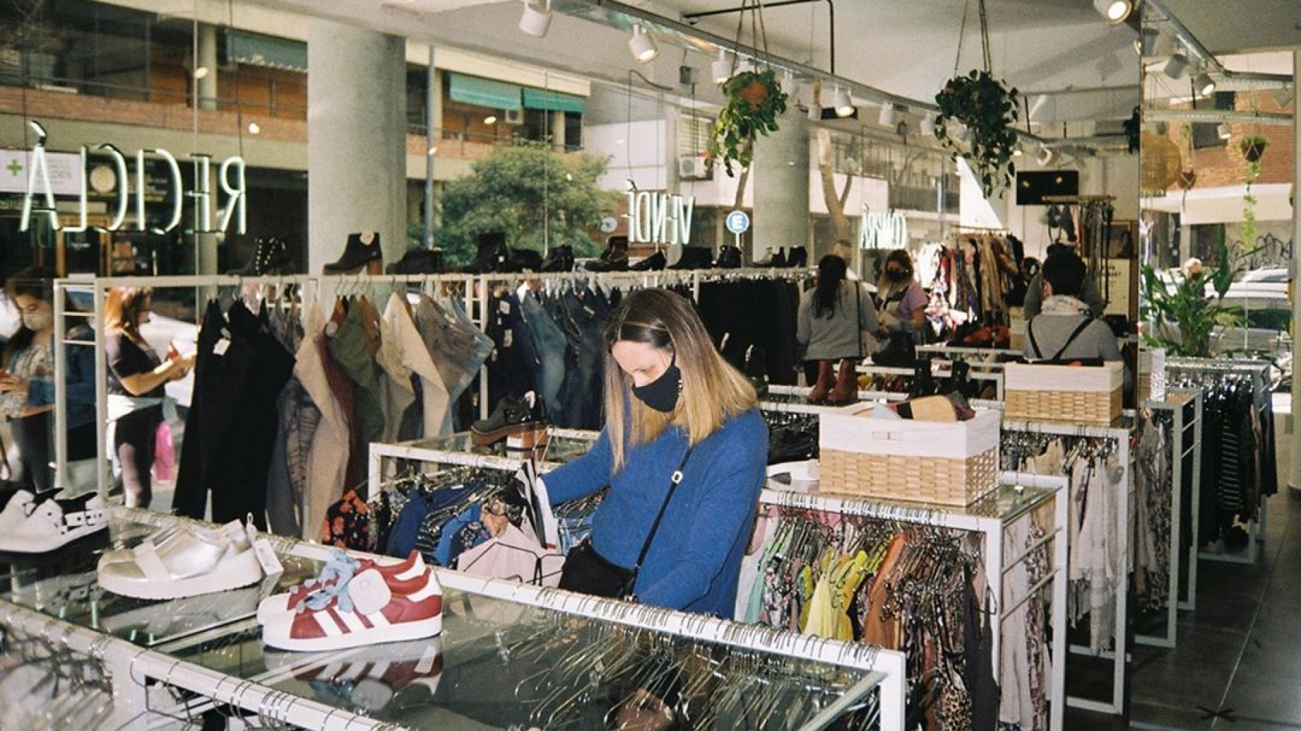 Comprar, vender, reusar: la fórmula para quienes aman el planeta tanto como la moda