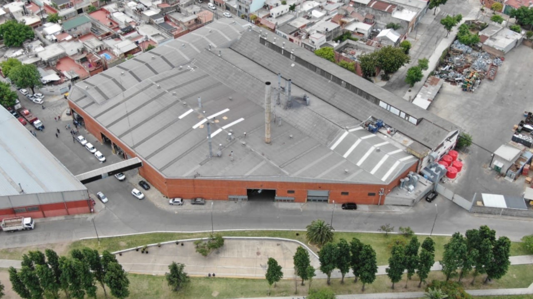 Clausuraron una fábrica por emanar gases y residuos peligrosos