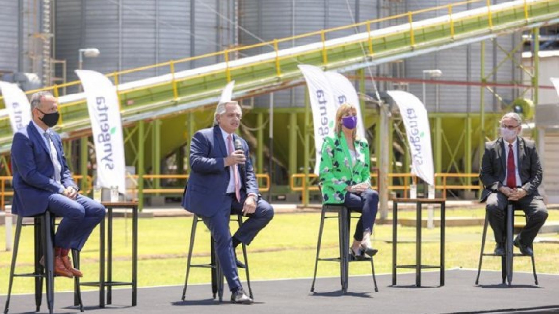 En el día mundial contra los plaguicidas, Alberto Fernández visitó a quienes los producen