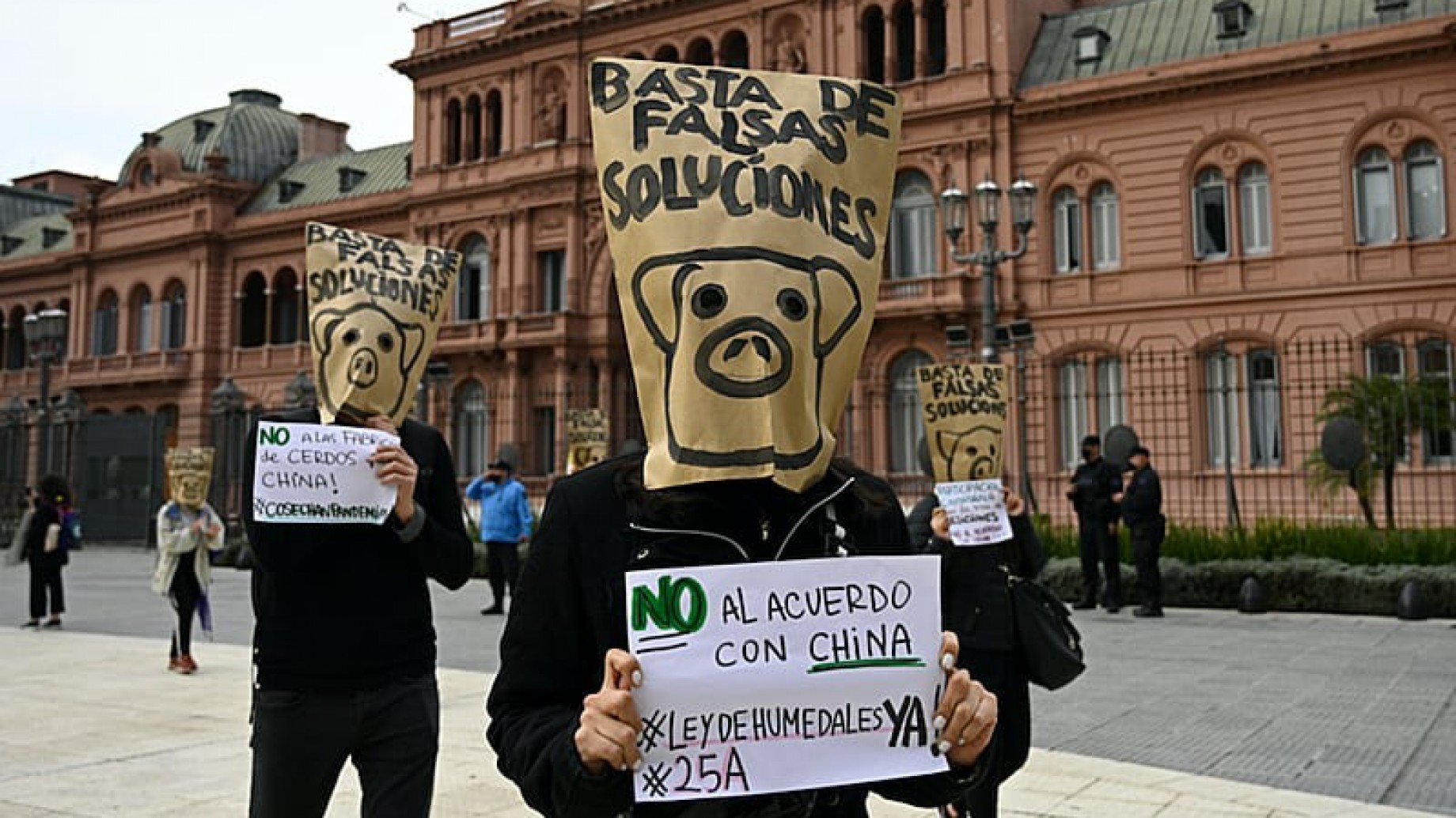 En distintos puntos del país, marcharon contra el acuerdo porcino con China