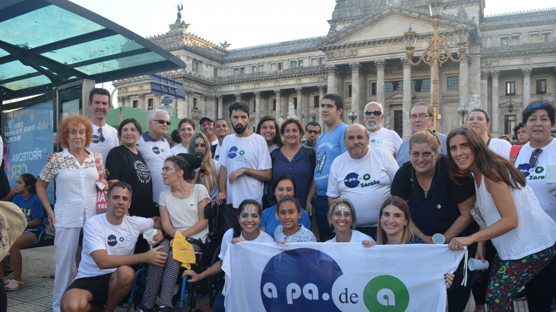 ¡Basta de pirotecnia!: "Provocan un triple impacto negativo tanto en las personas con autismo como en los animales y en el ambiente"