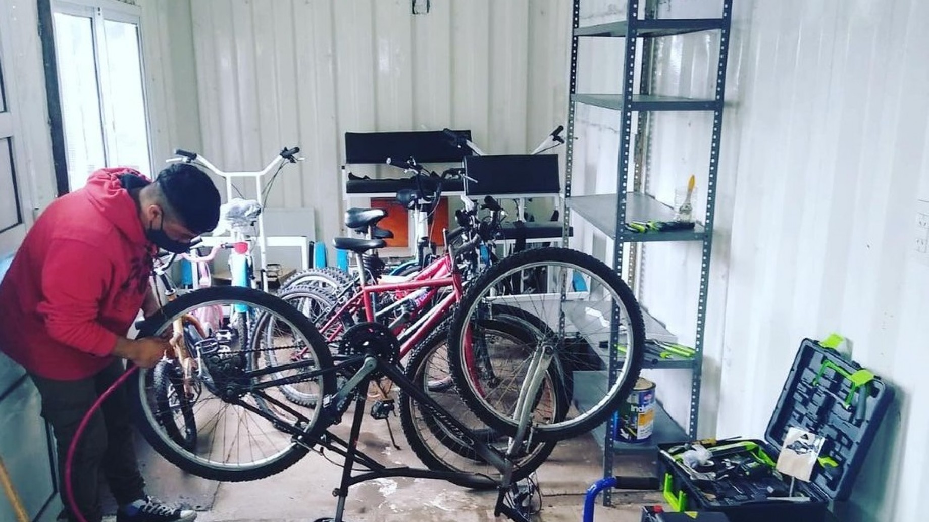 "Voy en bici", la ONG inclusiva y argentina que brinda este transporte a las personas más vulnerables, y se multiplica en el mundo