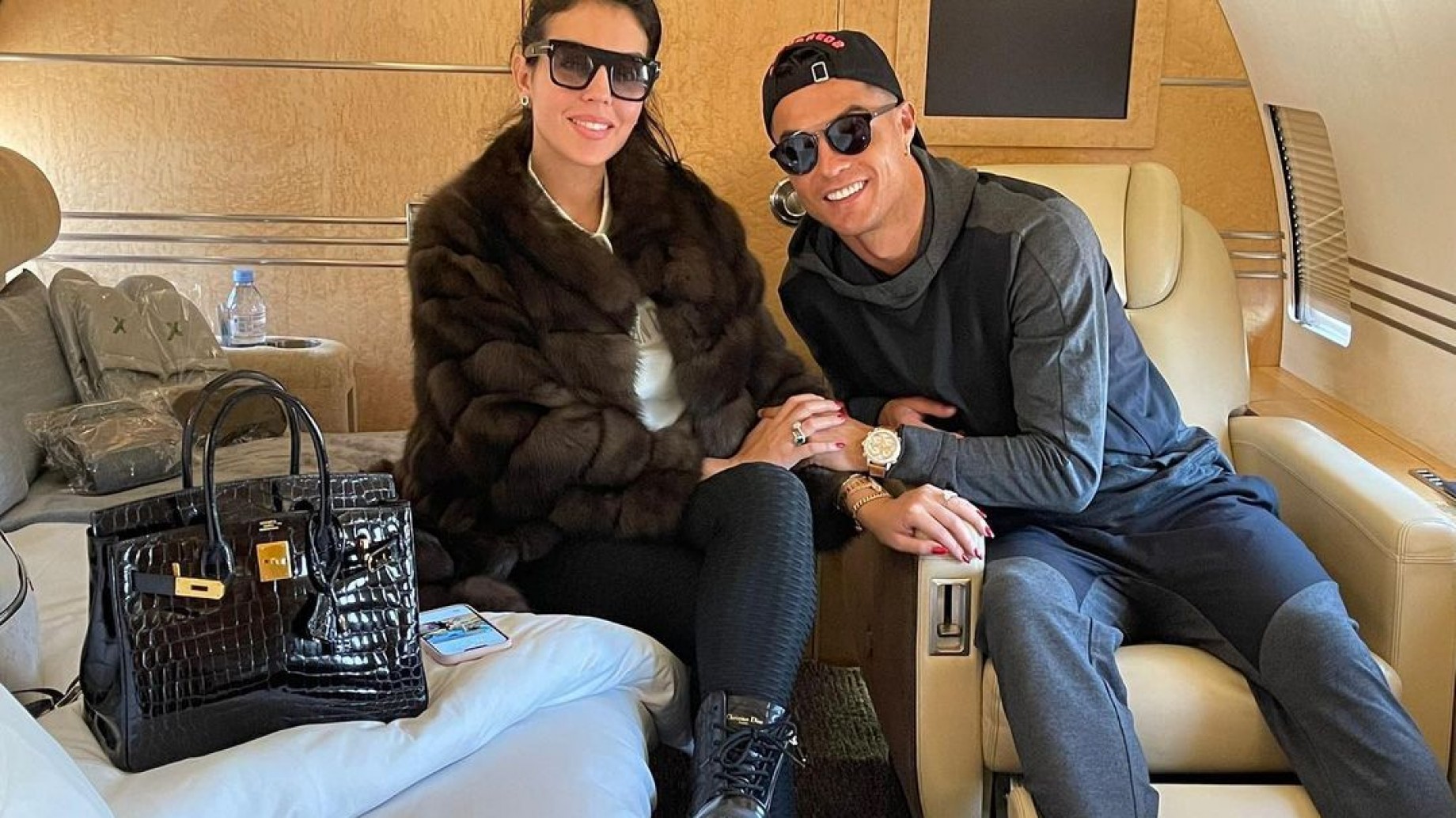 "No voy en tren, voy en avión", las grandes estrellas deportivas se mueven en contaminantes jets privados