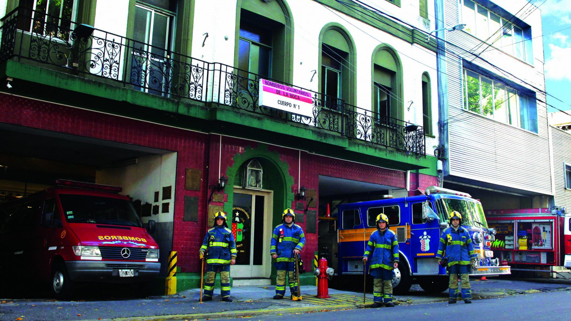 Valientes y con mucha vocación, cómo trabajan a diario los Bomberos