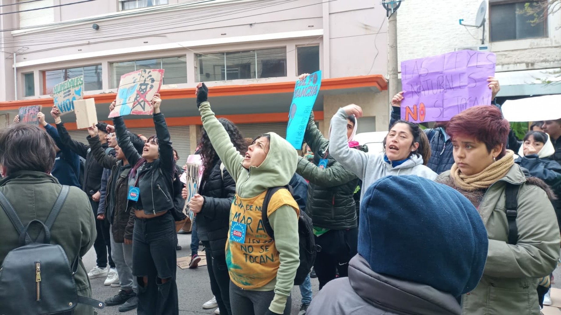 "Ecocidio no es desarrollo": desde 1955 los vecinos del Golfo San Matías, Río Negro, luchan para alejar el petróleo de sus aguas