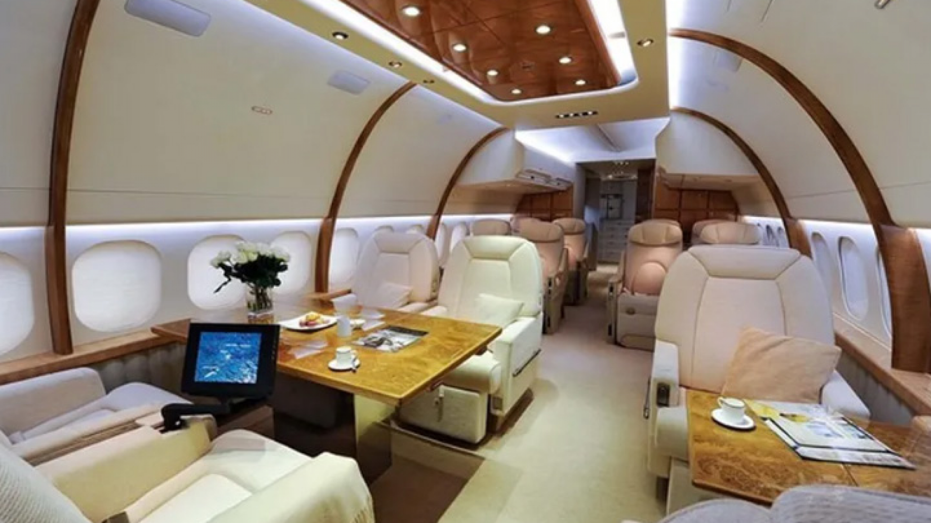 Argentina compra avión ejecutivo presidencial por 22 millones de dólares, pero alquila naves hidrantes para apagar incendios