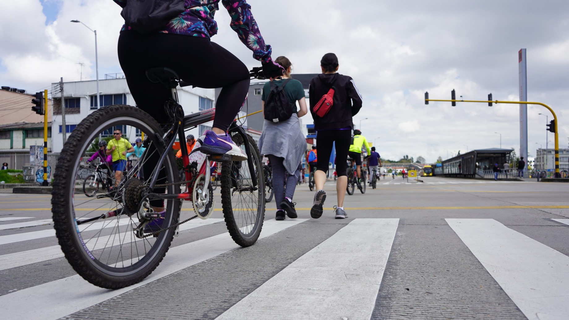 La congestionada ruta para la transformación de la movilidad en Colombia