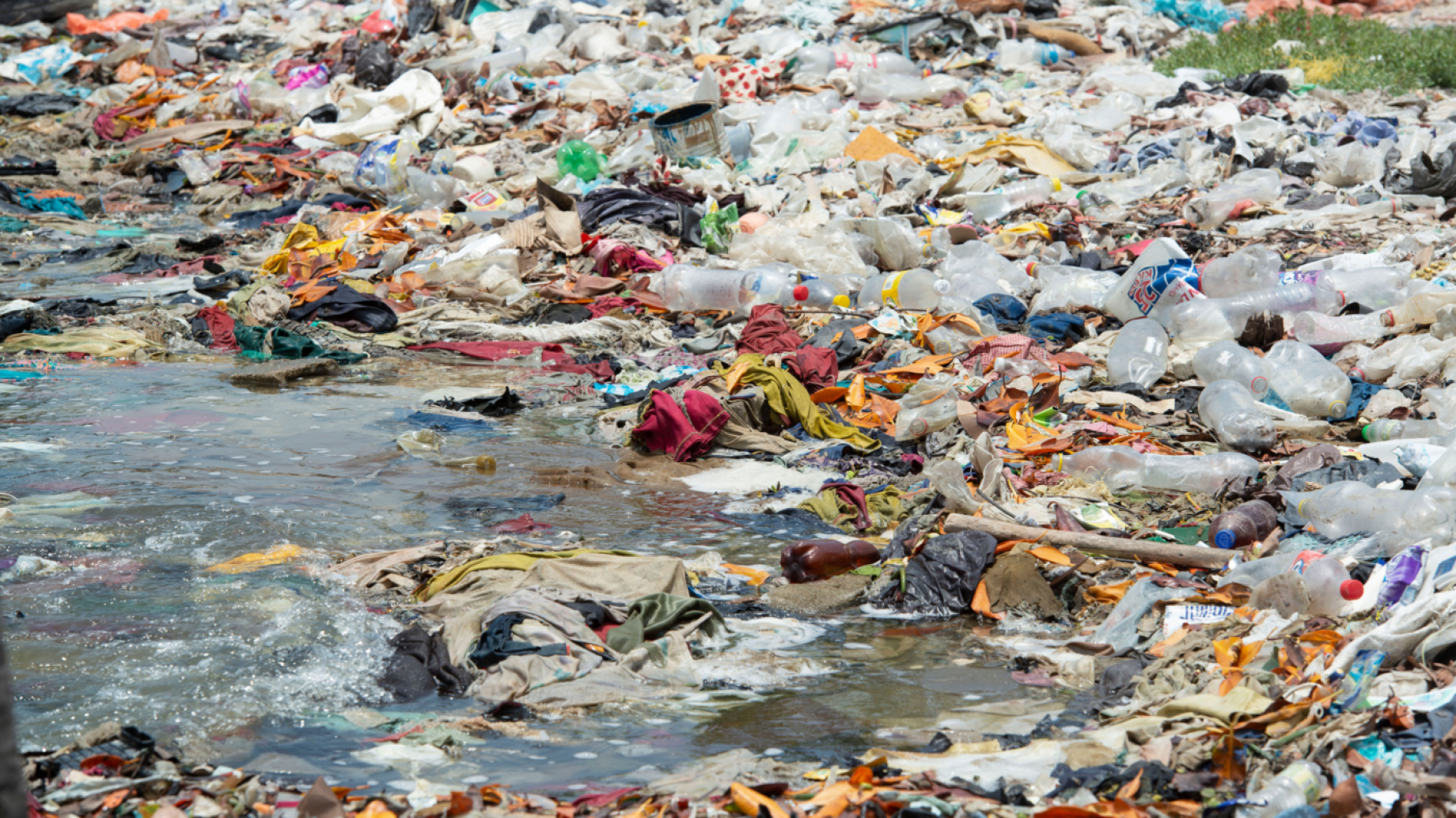 Naciones avanzan en tratado para limitar contaminación por plásticos