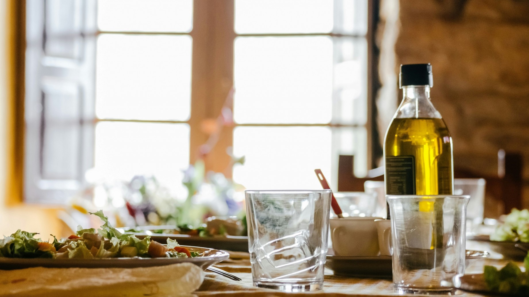 La dieta mediterránea fue elegida como la más "amigable" del mundo y las firmas argentinas de aceites de oliva son las más premiadas