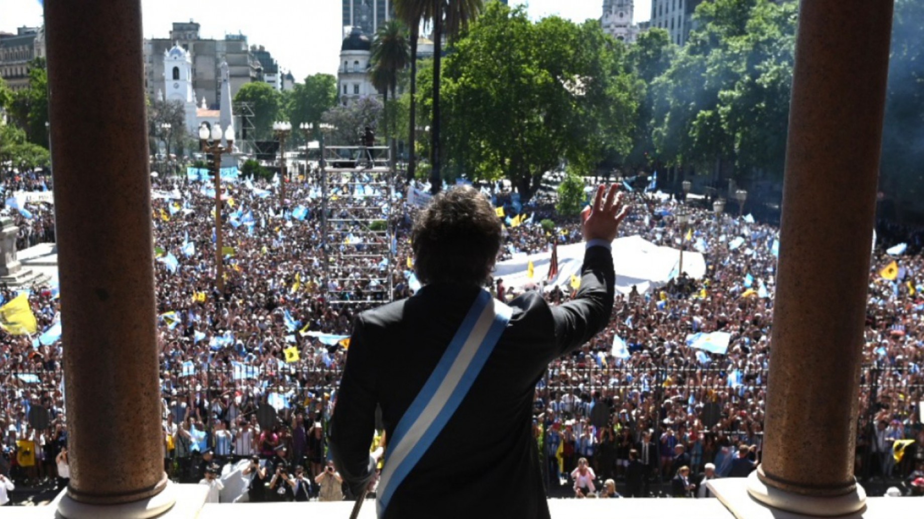 Javier Milei y su mega decreto: implicancias para la transición energética y acción climática