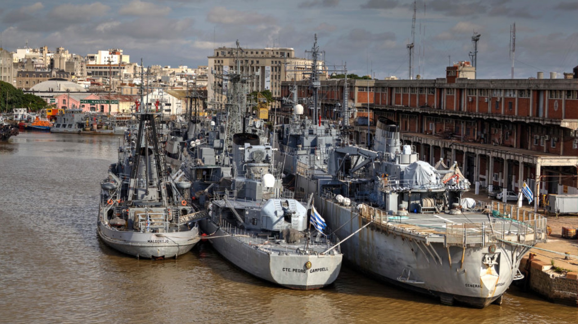 Armada uruguaya intensifica la lucha contra la 'pesca en la oscuridad'