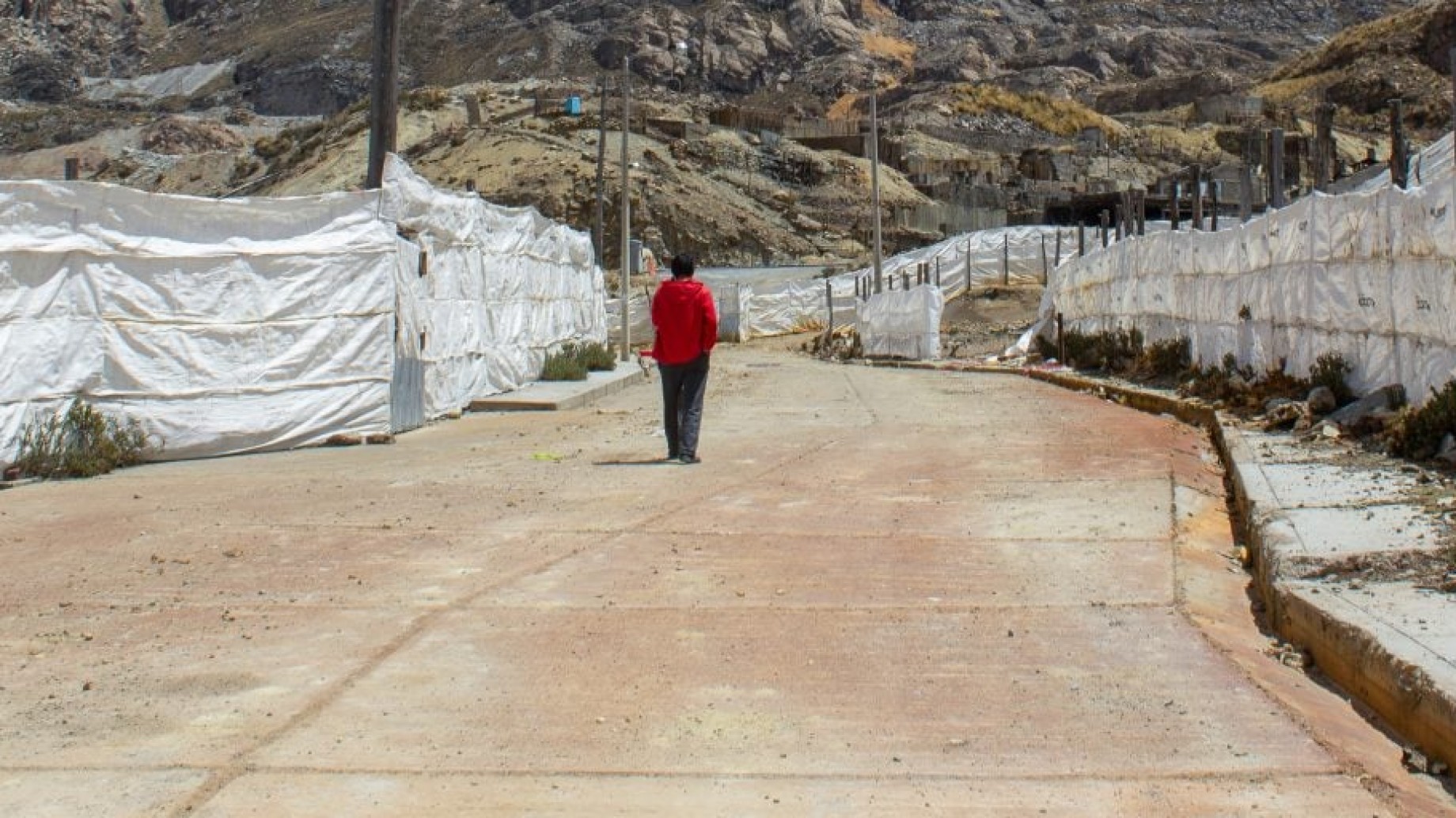 Los últimos días de un pueblo peruano desplazado por una gigantesca mina de cobre