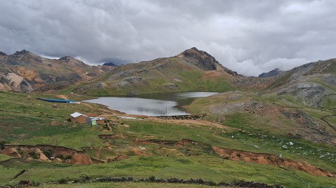 Cuando la nieve desaparece, las comunidades siembran agua